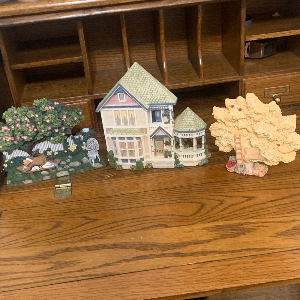 Charming Home Accents Decor Set 
Can be used as wall decor or stand alone